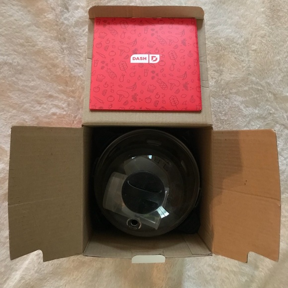 DASH EXPRESS EGG COOKER - Picture 2 of 6